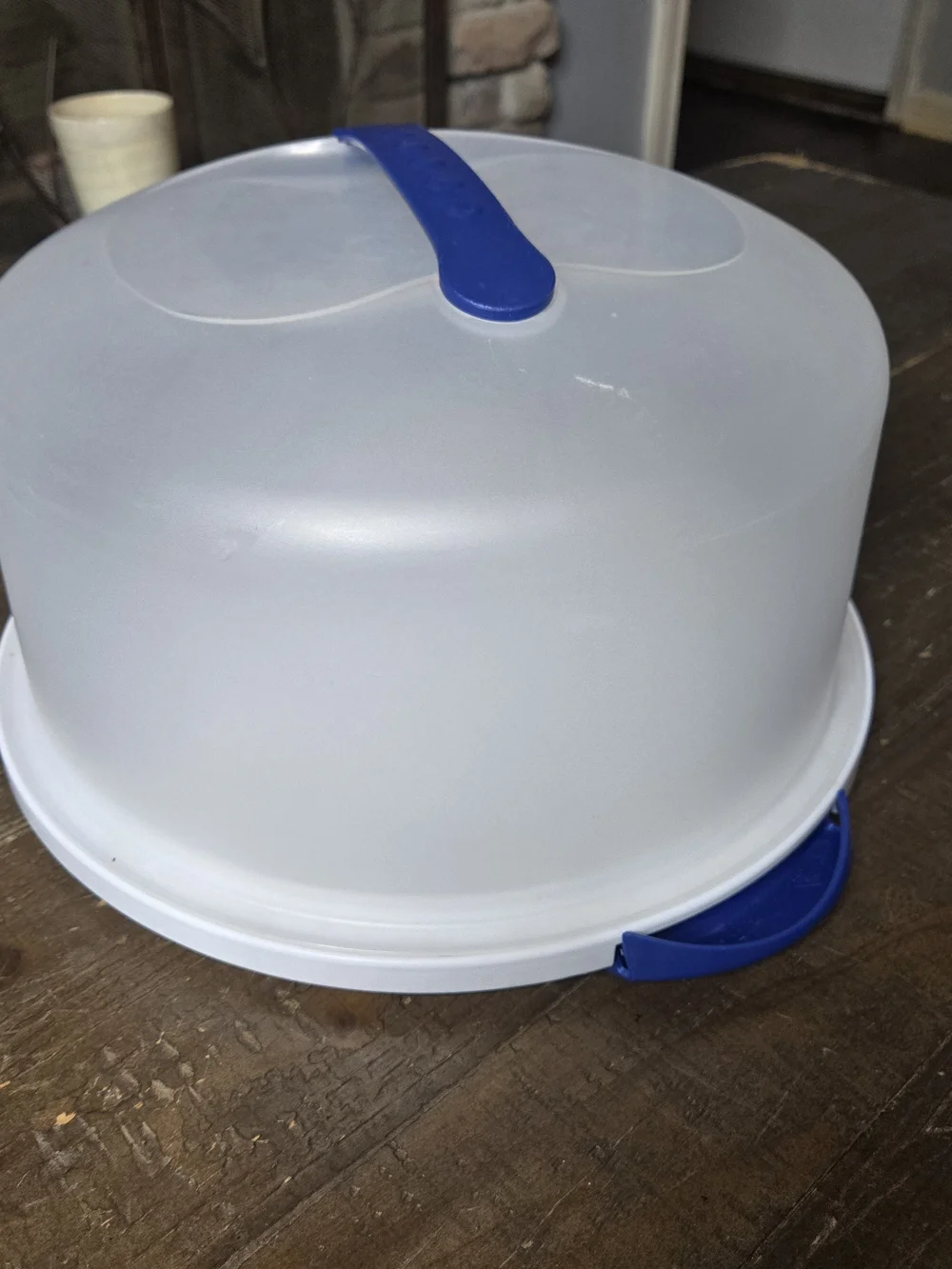 Sterilite Round Cake Carrier with Locking Handles & Clear Dome Lid – White/Blue